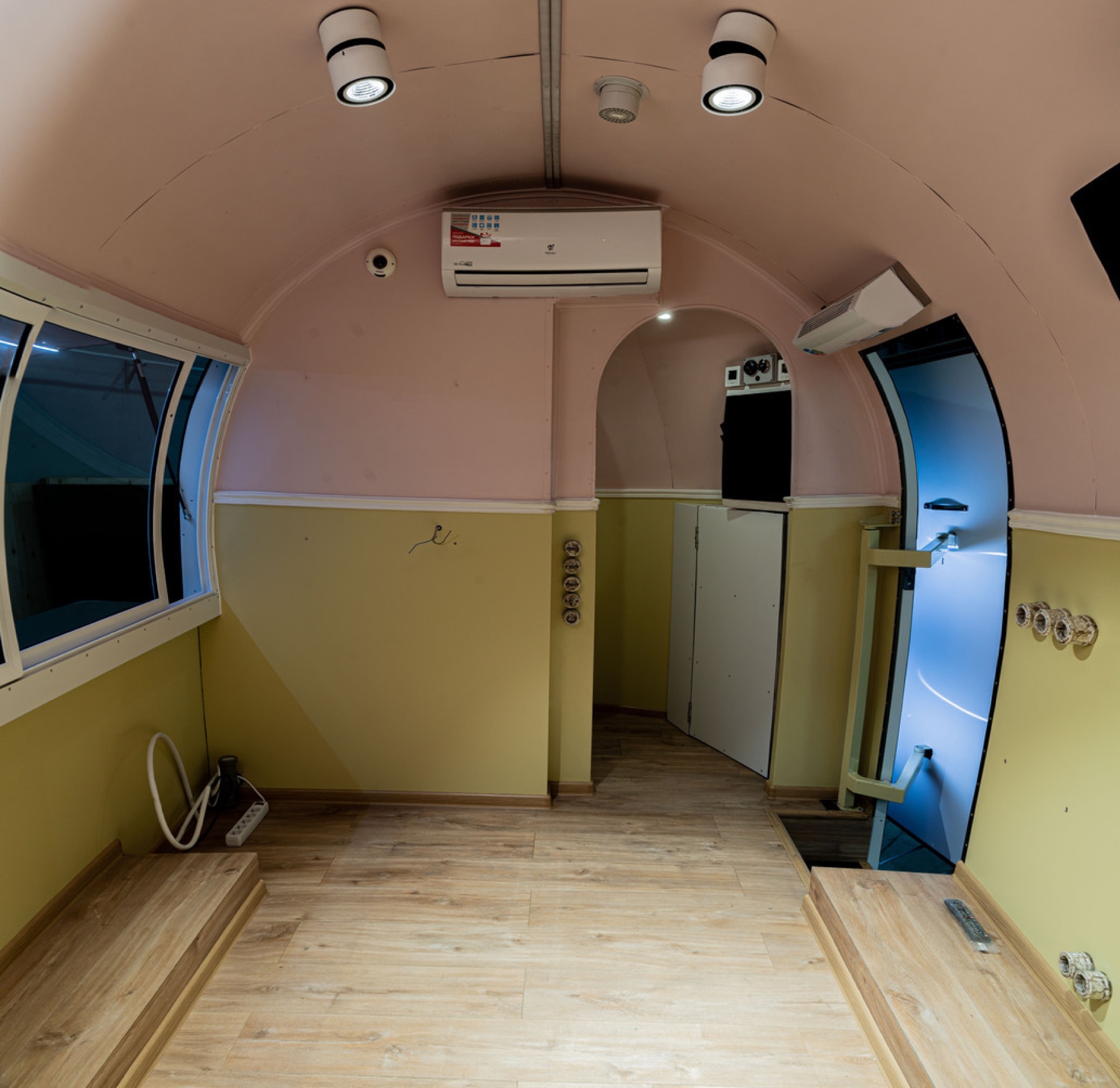 MobiAir 4 archived product photograph 1